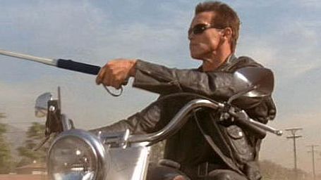 bild aus der news Make selfies not war: Filmszenen, in denen Waffen gegen Selfie-Sticks getauscht wurden