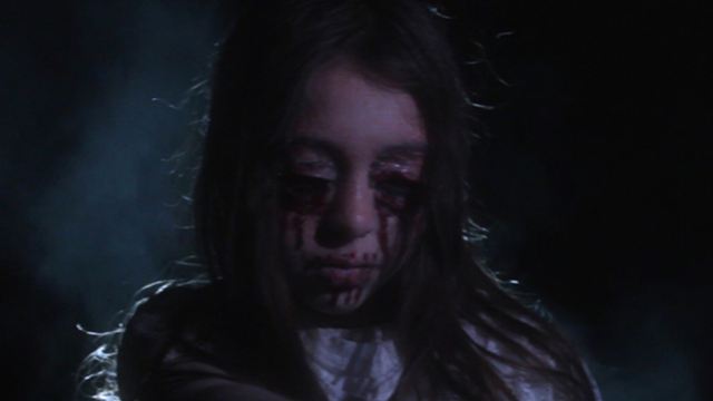 "Paranormal Investigations 10 - American Poltergeist": Gläserrücken und Exorzismus im ersten Trailer zum Horror-Schocker