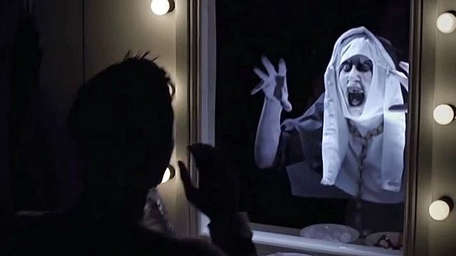 bild aus der news Zu Tode erschreckt: Großartiger "Conjuring 2"-Streich mit böser Nonne