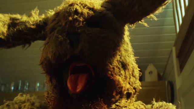 "Bunny und sein Killerding": In der deutschen Trailerpremiere läuft ein notgeiler Monster-Hase Amok