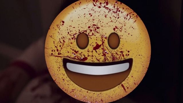 bild aus der news "Wink": In Alex J. Manns Kurzfilm macht ein dämonisches Emoji Jagd auf eine junge Frau