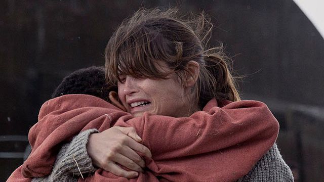 bild aus der news "The Girl With All The Gifts": Im neuen Trailer mit Gemma Arterton und Glenn Close überrennen Zombies die Armee