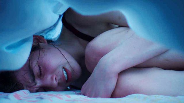 bild aus der news Es regnet Blut im Trailer zum preisgekrönten Kannibalen-Horror "Raw", der Zuschauer bereits in Ohnmacht fallen ließ