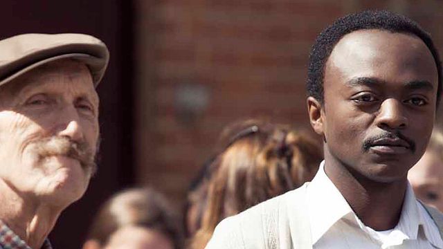 bild aus der news "Ein Dorf sieht schwarz": Erster deutscher Trailer über einen afrikanischen Arzt in einem französischen Dorf in den 70ern