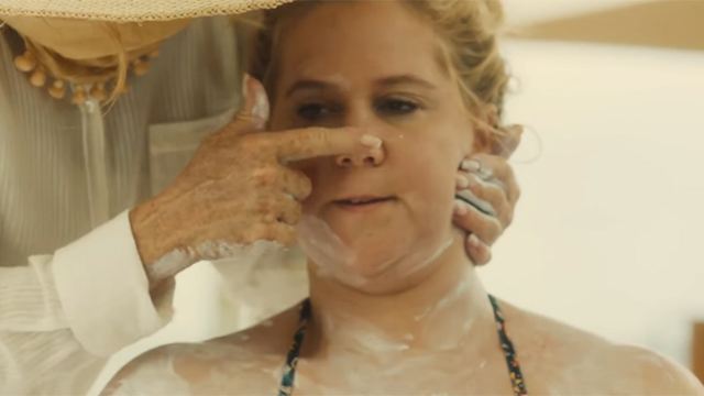 "Mädelstrip": Im neuen Trailer sorgt Mama Goldie Hawn dafür, dass sich Tochter Amy Schumer nicht ohne Creme sonnt