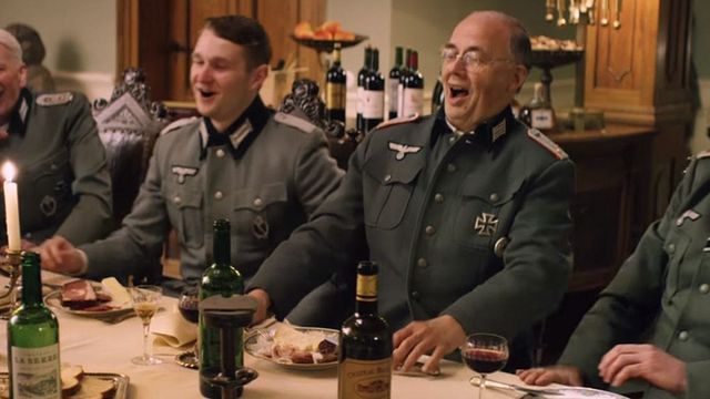 bild aus der news Mit den Wölfen heulen: Im ersten Trailer zu "Die Unsichtbaren - Wir wollen leben" tarnen sich Juden zur NS-Zeit