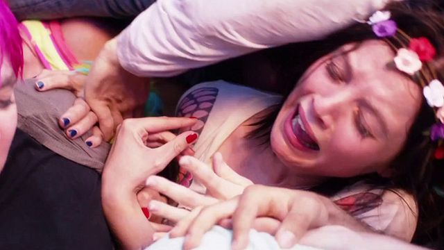 bild aus der news "Das Leben danach": Traumatisierter "Fack ju Göhte"-Star Jella Haase im Trailer zum Loveparade-Drama