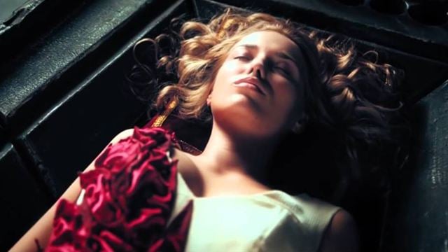Im Trailer zum Horrorfilm "Fürst der Finsternis" giert ein Vampir nach dem Blut einer schönen Jungfrau