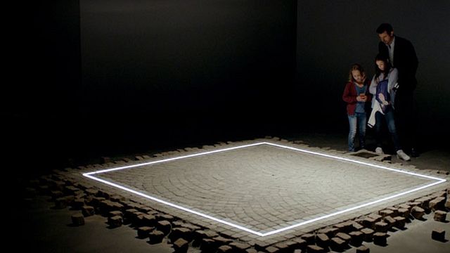 bild aus der news Cannes-Gewinner "The Square": Deutsche Trailerpremiere zur Gesellschaftssatire mit Elisabeth Moss