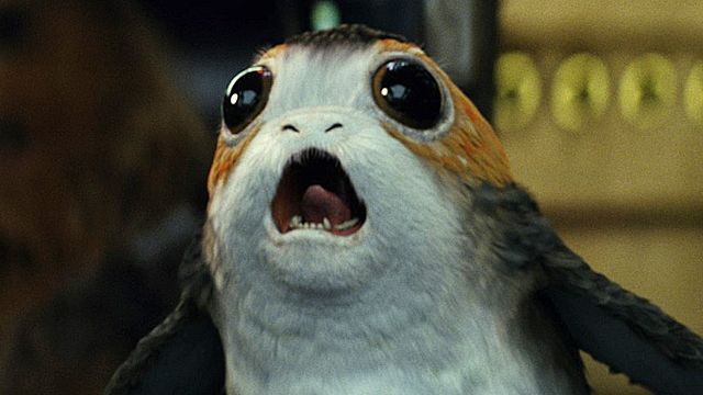 bild aus der news "Star Wars 8": Im neuen TV-Trailer haut Chewie einen Porg weg