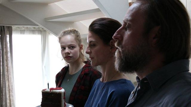 "1000 Arten Regen zu beschreiben": Erster Trailer zum Psycho-Drama mit "Dark"-Star Louis Hofmann und Bjarne Mädel