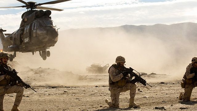 bild aus der news Es regnet Helikopter in "Rescue Under Fire": Deutscher Trailer zum spanischen "Black Hawk Down"