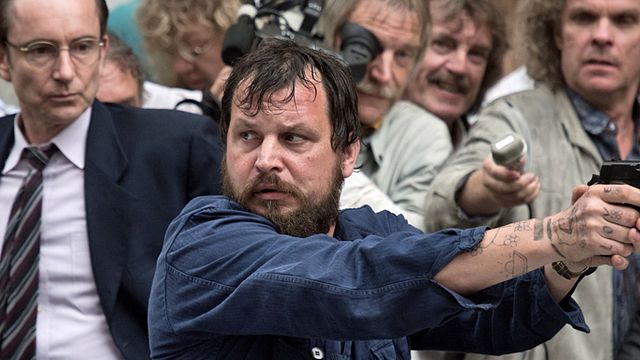 bild aus der news "Gladbeck": Im ersten Trailer wird eine Geiselnahme zum Medienereignis