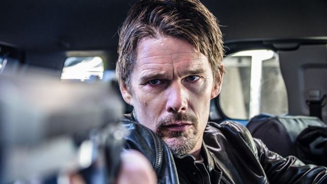 Zuerst bei uns: Im deutschen Trailer zu "24 Hours To Live" verteilt Ethan Hawke blutige Kopfschüsse