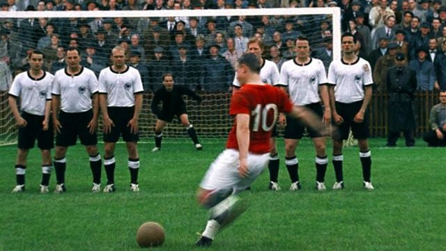 Neue Europa-Offensive: Netflix macht Fußball-Serie "The English Game" mit "Downton Abbey"-Schöpfer