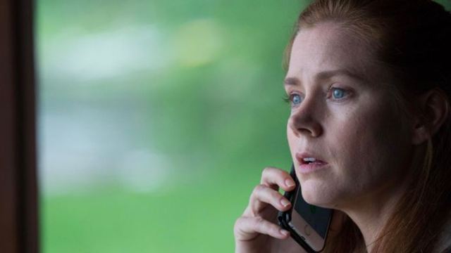 Hitchcock lässt grüßen: Amy Adams spielt Hauptrolle in Joe Wrights Thriller "The Woman In The Window"