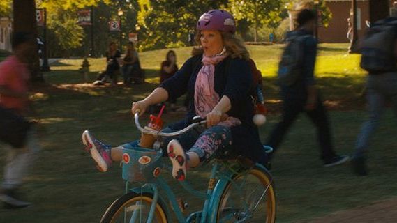 bild aus der news "How To Party With Mom" mit Melissa McCarthy: Neuer Trailer zur Campus-Komödie