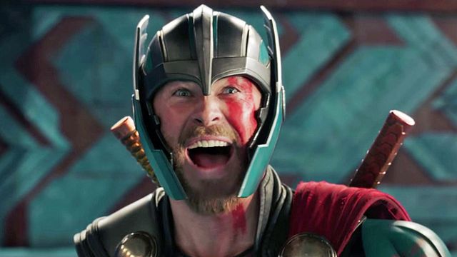 bild aus der news "Avengers 3"-Erfolg macht Thor übermütig: Chris Hemsworth nimmt Dwayne Johnson auf den Arm