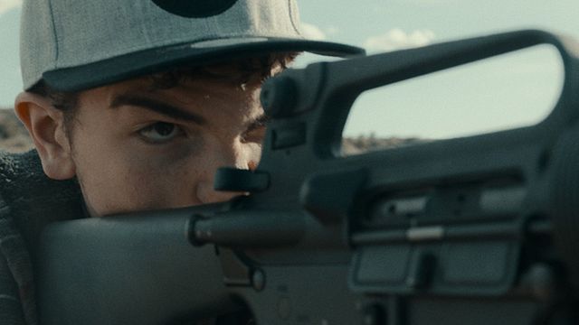 Enkel gegen Opa: Im ersten Trailer zu "In The Middle Of The River" will ein Kriegsveteran seinen Großvater töten