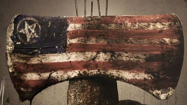 bild aus der news Blutiges Hackebeil mit US-Flagge: Trailer zum dystopischen Schlachtfest "The Domestics"