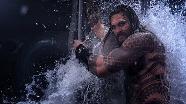 bild aus der news Jason Momoas Reittier? Neues Bild zu "Aquaman" zeigt einen kunterbunten Seedrachen