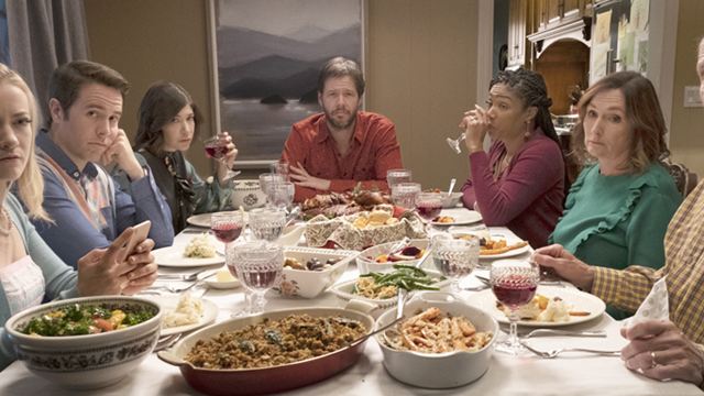 Mord und Totschlag an Thanksgiving im ersten Trailer zu "The Oath"