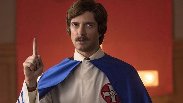 bild aus der news Vom Sitcom-Darling zum KKK-Anführer in "BlacKkKlansman": Unser Interview mit Topher Grace