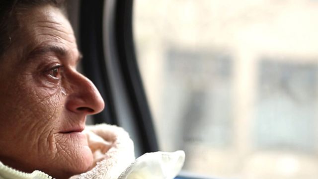 Deutscher Trailer zur Doku "Eine gefangene Frau" über eine moderne Haussklavin