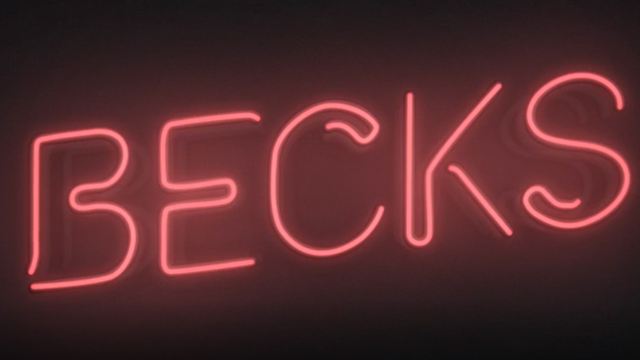 "Becks": Trailer zur Musik-Romanze mit Stars aus "Phantastische Tierwesen" und "American Pie"