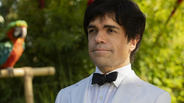 bild aus der news Peter Dinklage als Bond-Bösewicht Schnickschnack: Trailer zu "My Dinner With Hervé"