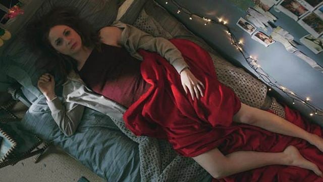 Regiedebüt von "Jumanji"-Star Karen Gillan: Trailer zu "The Party’s Just Beginning"