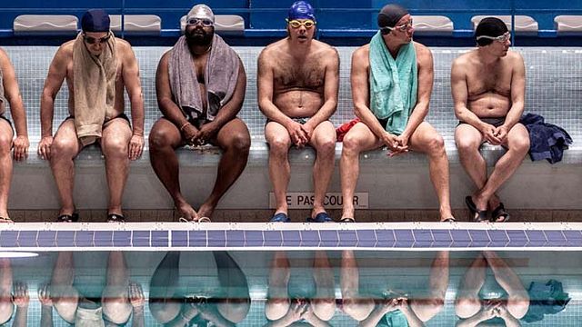 bild aus der news "Ein Becken voller Männer": Deutscher Trailer zum Komödien-Hit über Herren beim Wasserballett