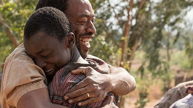 bild aus der news Ein Marvel-Star feiert sein Regiedebüt: Trailer zum Netflix-Drama "The Boy Who Harnessed The Wind"