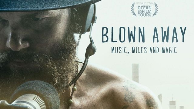 bild aus der news Trailer zur Doku "Blown Away" über zwei Weltumsegler, die auf ihrer Reise die Musik aus mehr als 30 Ländern einsammeln