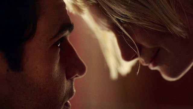 bild aus der news "Piercing": Deutscher Trailer zum abgefuckten Fetisch-Thriller mit Mia Wasikowska