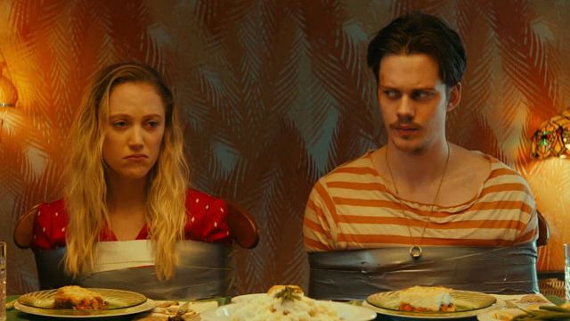 bild aus der news Im Trailer zur Horror-Comedy "Villains" wird "Es"-Clown Bill Skarsgård zum Opfer von Psychopathen
