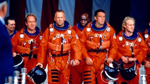 bild aus der news "Armageddon" lässt grüßen: Roland Emmerich schickt Disney-Star in "Moonfall" ins All