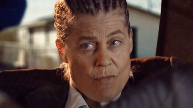 Nach "Terminator 6": Linda Hamilton macht im Trailer zu "Easy Does It" nochmal auf Badass