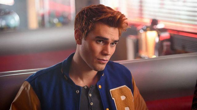 bild aus der news Vor 5. Staffel "Riverdale": "Archie" K.J. Apa übernimmt Hauptrolle in Michael Bays Pandemie-Thriller "Songbird"