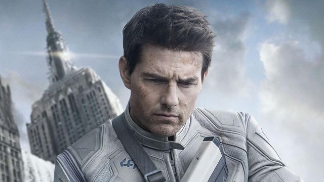 bild aus der news "Oblivion" mit Tom Cruise: Einer der Autoren hasst den Film so sehr, dass er nicht einmal Geld dafür wollte