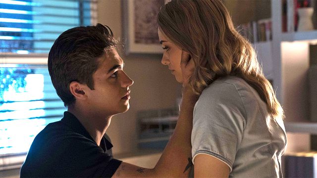 bild aus der news "After Truth": Das sind die Lieblingsszenen von Hero Fiennes Tiffin und Josephine Langford