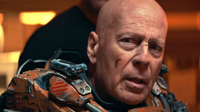 bild aus der news Bruce Willis verkloppt Aliens: Trailer zum Sci-Fi-Actioner "Cosmic Sin"