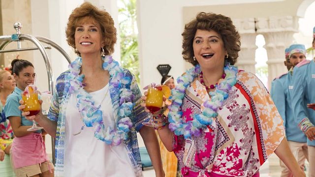 bild aus der news Die "Brautalarm"-Macherinnen parodieren "Stranger Things": Trailer zu "Barb And Star Go To Vista Del Mar"