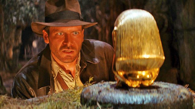 bild aus der news "Indiana Jones 5": Erstes Bild von Harrison Ford im Indy-Kostüm – und von einem Stuntman mit supergruseliger Maske
