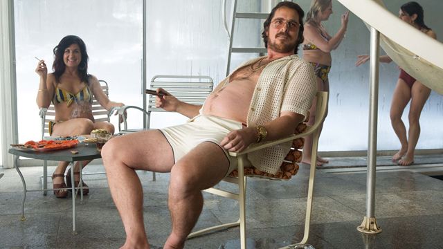 Christian Bale mal wieder super dünn und auf den Spuren von Matthew McConaughey: 1. Bild zu "Amsterdam"
