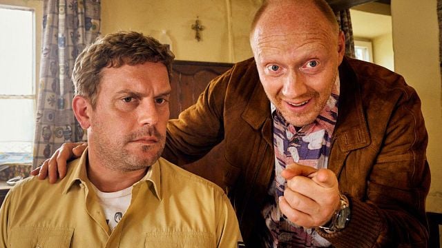 bild aus der news "Guglhupfgeschwader" legt im Kino einen Rekordstart hin: Auch Brad Pitt hat gegen Franz Eberhofer keine Chance!