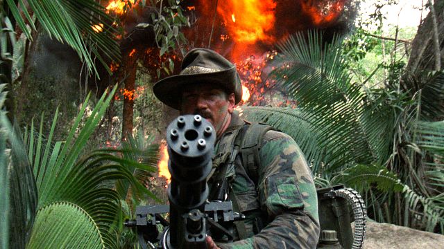 bild aus der news TV-Tipp: Geballer, Blut und blankes Grauen – dieser wilde Genremix mit Arnie ist Blockbuster und Kultklassiker zugleich