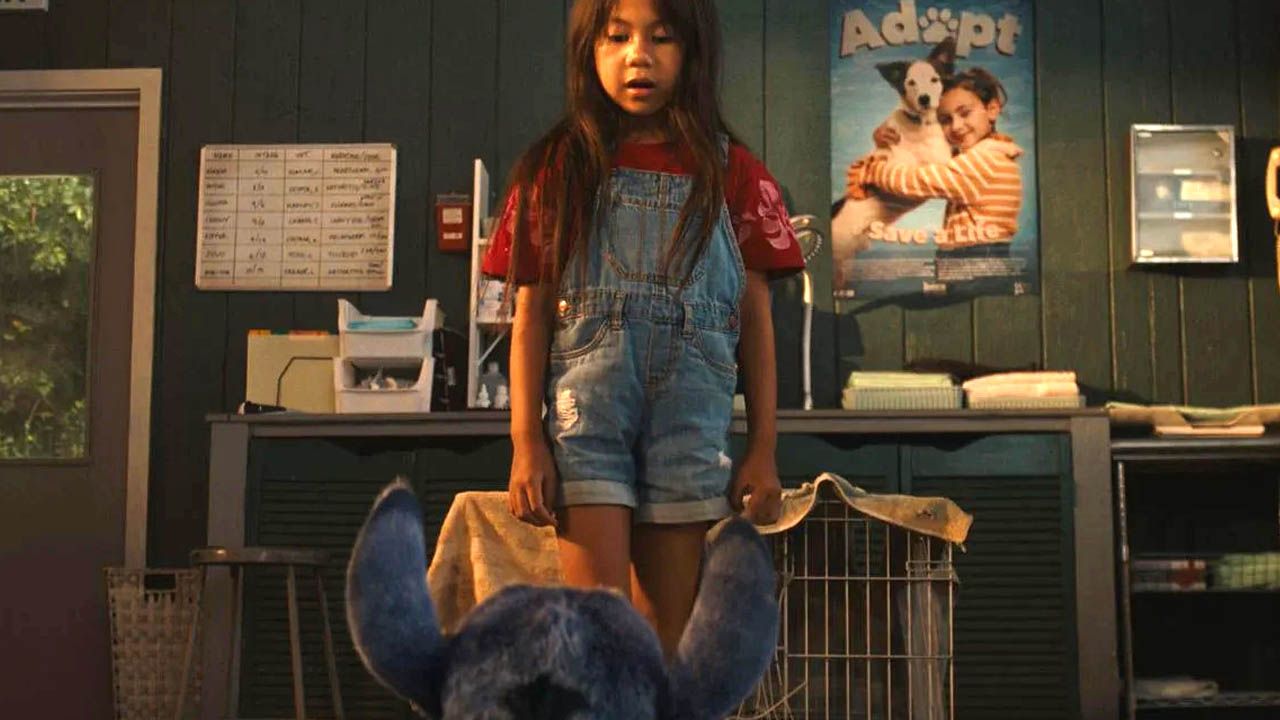 Seit dem Tod ihrer Eltern begegnet Lilo (Maia Kealoha) ihrer Umwelt vor allem mit Wut und Ablehnung – bis sie auf Stitch trifft