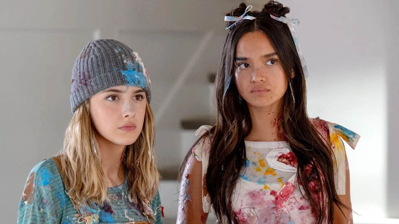 Müssen sich mit vergleichsweise wenig Screentime begnügen: Sophia Hammons (erst Lily, dann Tess) und Julia Butters (erst Harper, dann Anna).