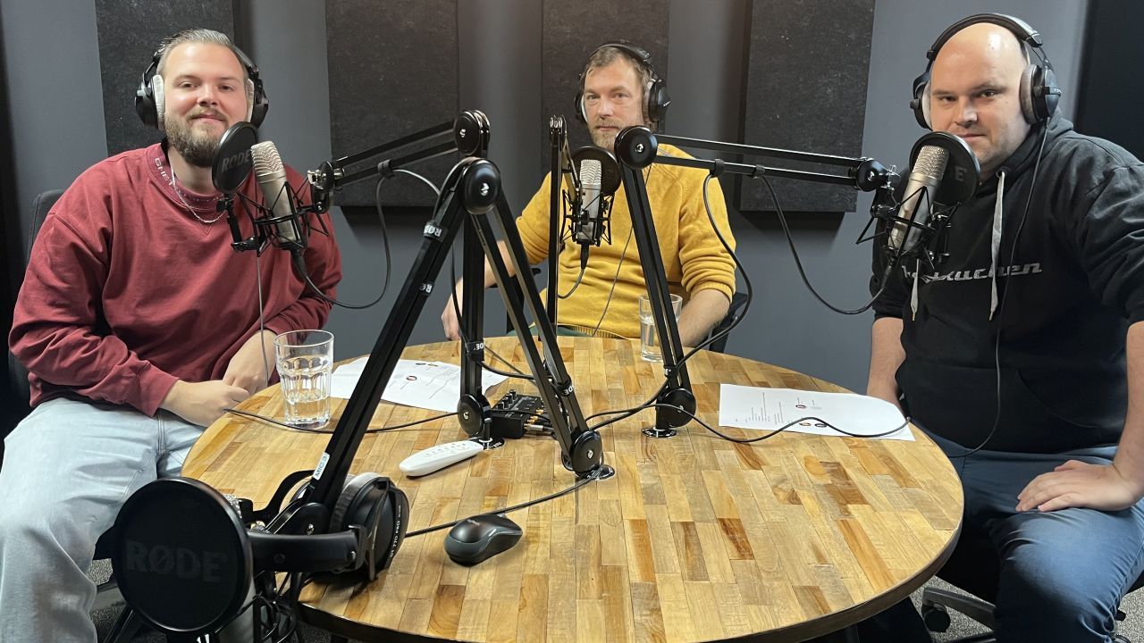 Thomas Sieben (mitte) mit den FILMSTARTS-Redakteuren Pascal Reis und Christoph Petersen im Podcast-Studio.
